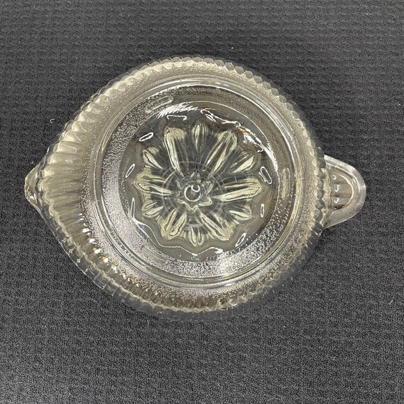Vintage Clear Glass Hand Juicer Reamer Orange Lemon Citrus Juicer - Large - Picture 6 of 11